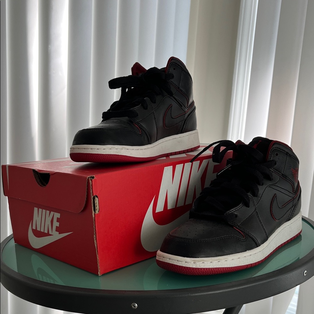Nike Air Jordan 1 Mid Metro Black & Red |  Boy 5.5 Size